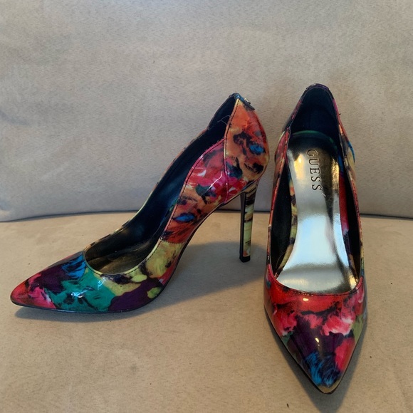 Shoes by Guess - Picture 2 of 4